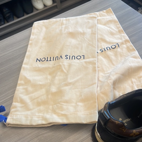 Louise Vuitton logo sneakers. - Picture 6 of 6